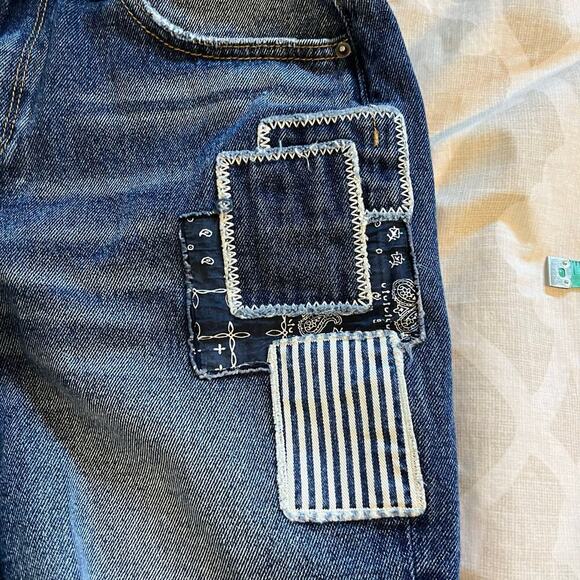 Driftwood Patched Up Bermuda Shorts Jean
Denim Raw‎ Hem size 27 - Picture 5 of 11